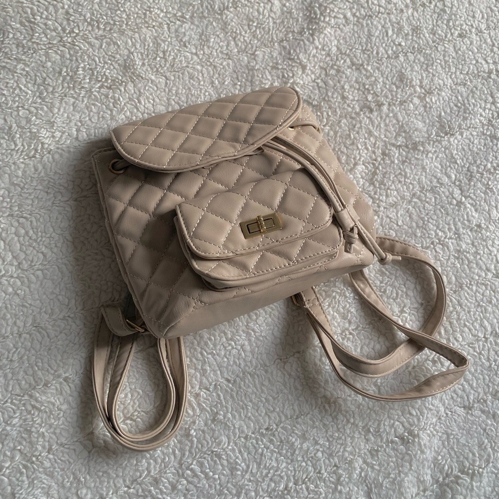 Prettylittlething Quilted Mini Backpack - Picture 4 of 8